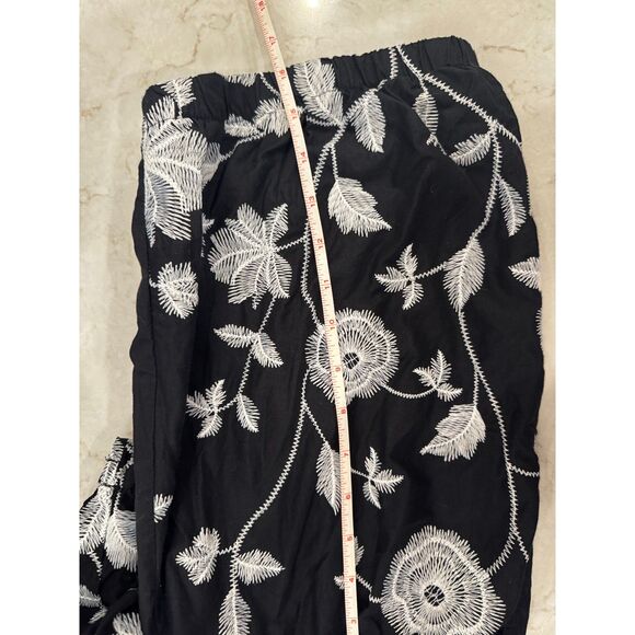 Who What Wear Black Embroidered Off-Shoulder Blouse Size N Floral Top - Picture 8 of 8